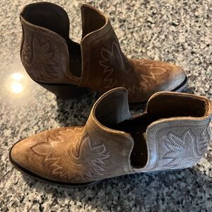 ARIAT Women's Dixon Distressed Tan Leather Boot Size 9
